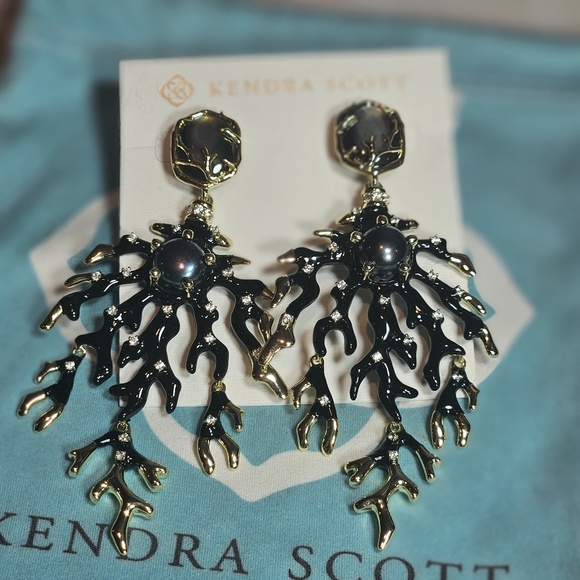 NEW Kendra Scott Shea Gold Statement Earrings in Black Mix - Picture 2 of 8
